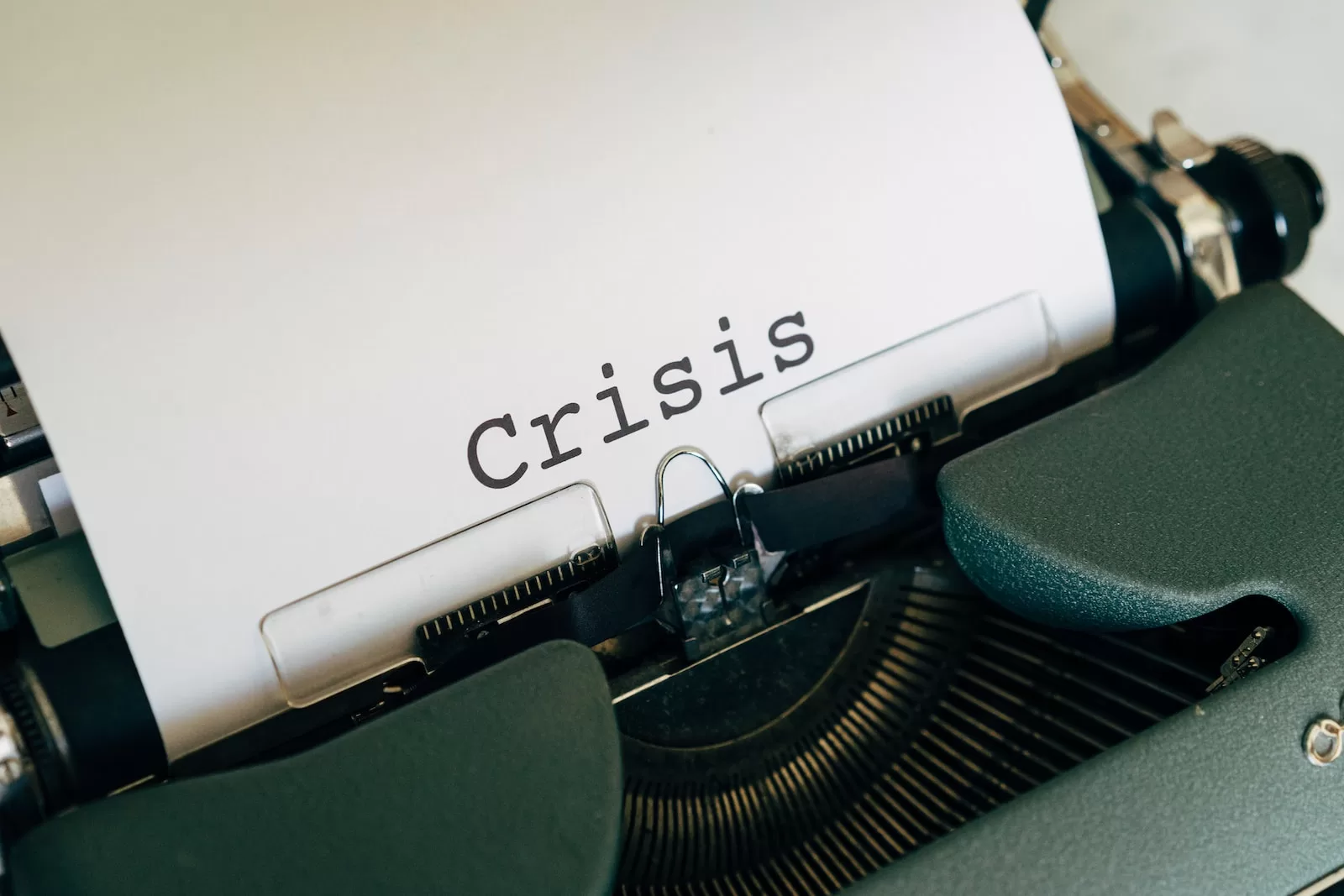 ¿Por qué el liderazgo autocrático puede ser efectivo en situaciones de crisis?
